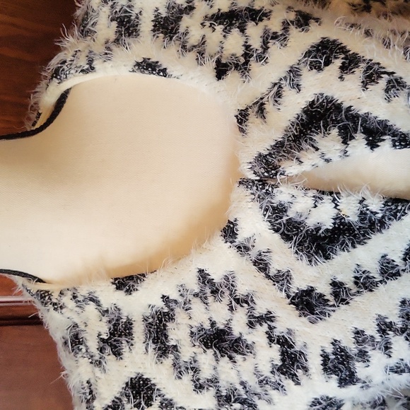 Hannah long-sleeved fuzzy sweater cardigan - Picture 2 of 7